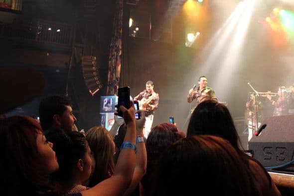 La Trakalosa de Monterrey prendió la fiesta del VIP Tour de Premios Juventud la noche del jueves en el House of Blues ¡Nos dejaron borrachos de amor por ellos!