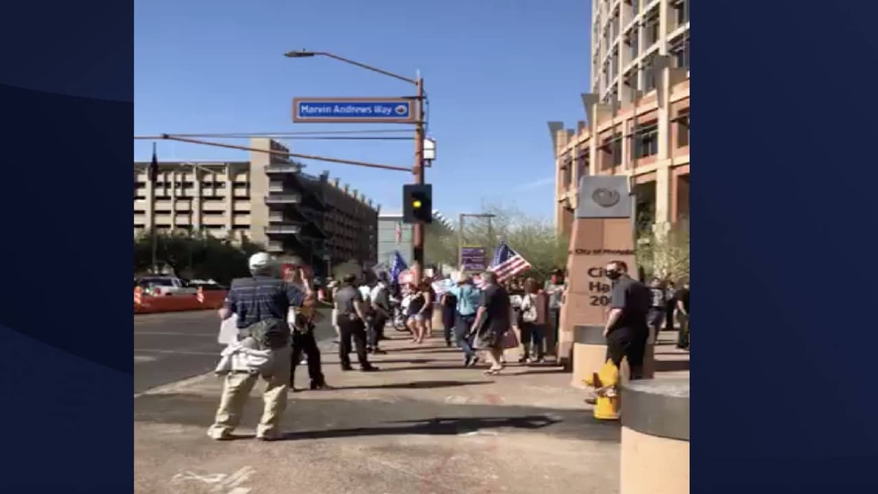 Cabe señalar que en el condado Maricopa se ha logrado contabilizar casi un millón 800 mil boletas electorales.
<br>