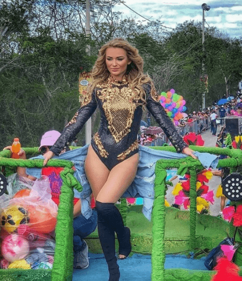 De acuerdo con los organizadores a este desfile asistieron más de 100, 000 personas.