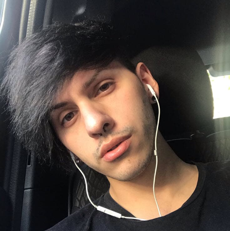 En 2015, cuando tenía 20 años, comenzó a sumergirse en el mundo del transformismo. Es fan del conocido programa 'RuPaul drag race'.
<br>