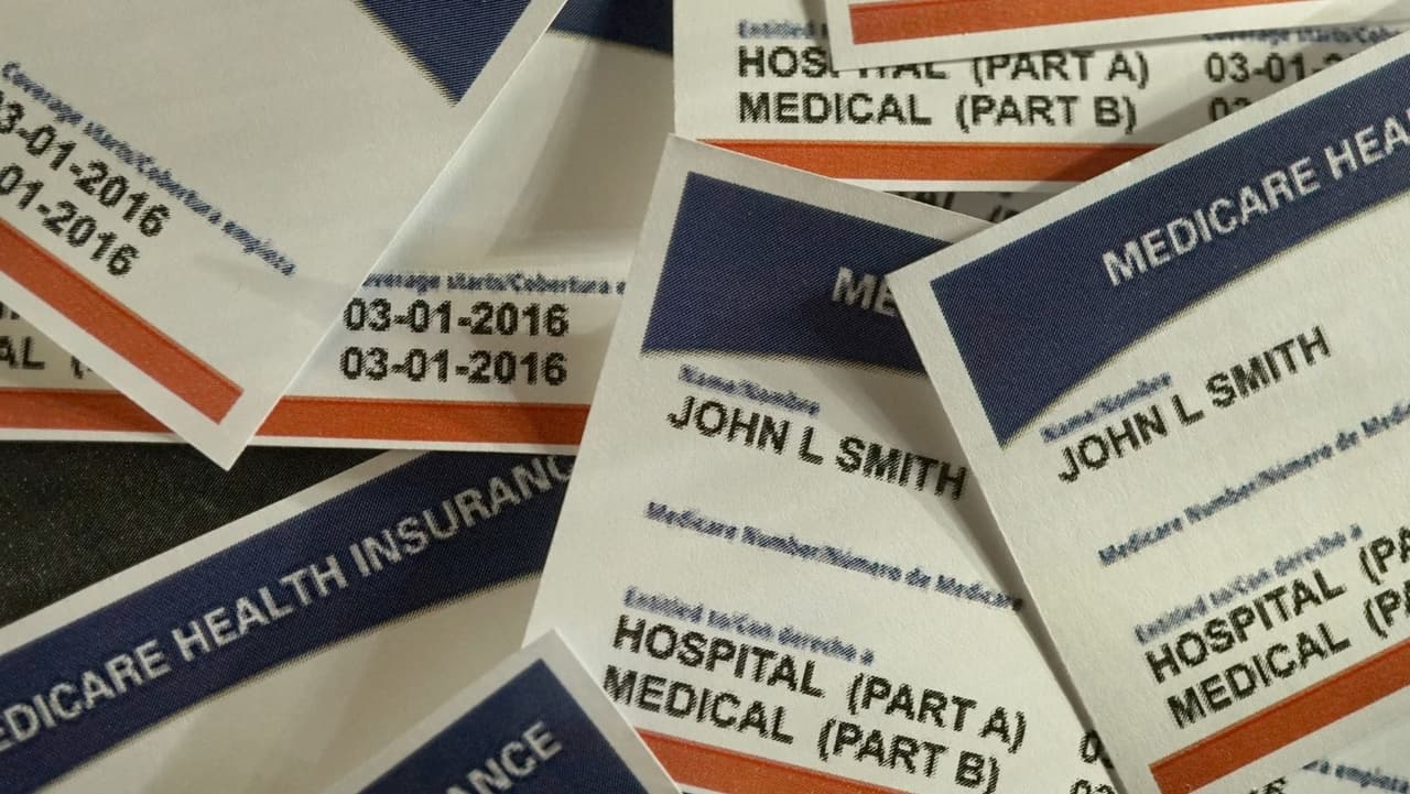 <b>Medicare</b>: Asistencia Médica (MA), también conocida como Medicaid, paga los servicios de atención médica para las personas elegibles. Ayuda para beneficiarios: 800-783-7067