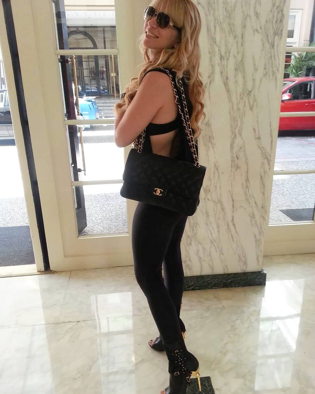 Pero Noelia continuó a la defensiva: "'Tú', la canta quien tiene 10 éxitos en Billboard en español y tres en inglés. 'Tú', como dice mi canción, no los tienes", aseveró.