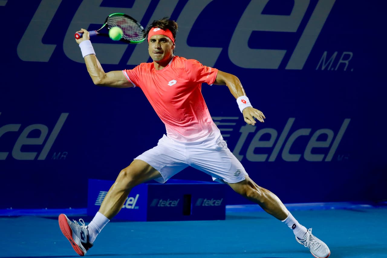 A pesar de la hora, ya pasada la 1 de la madrugada, hora local, todavía se hallaba bastante poblado el Estadio Pegaso para despedir a uno de los jugadores predilectos de la afición en Acapulco.