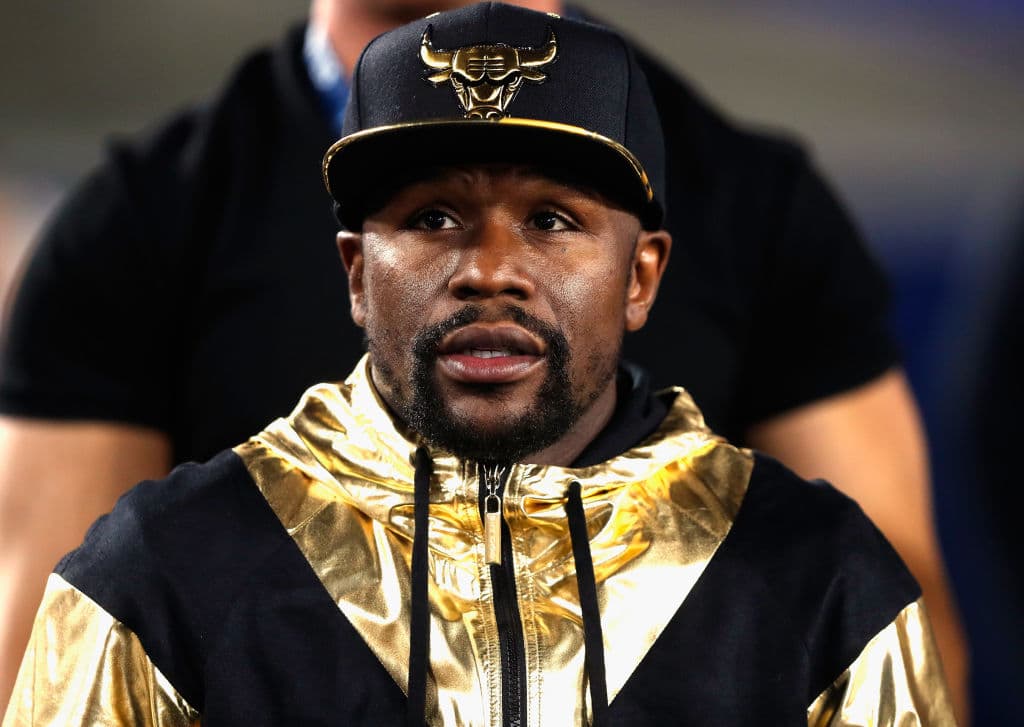 El regalo más excéntrico: Mayweather dio a su novia un ramo…de billetes