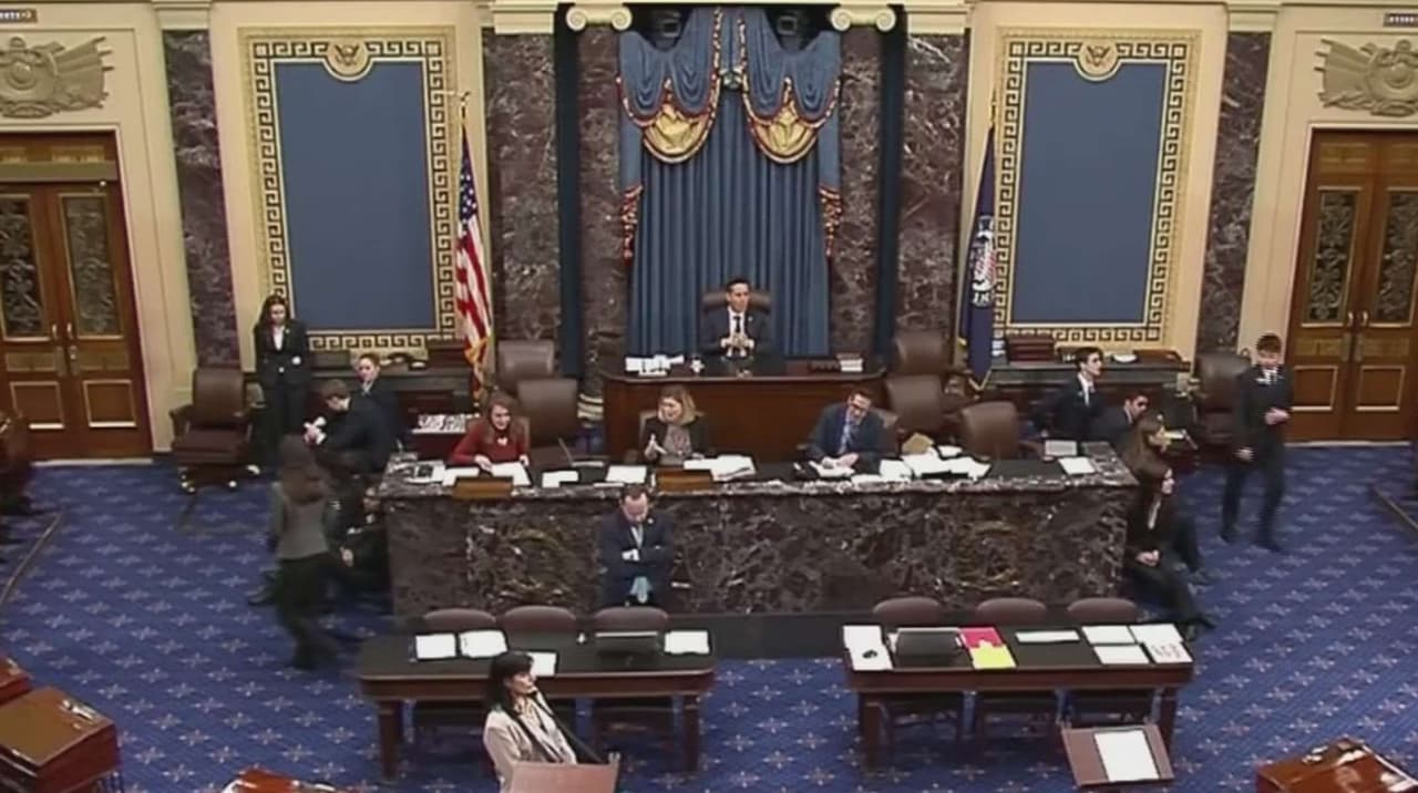 El Senado respalda las decisiones del presidente Trump y rechaza detener la guerra