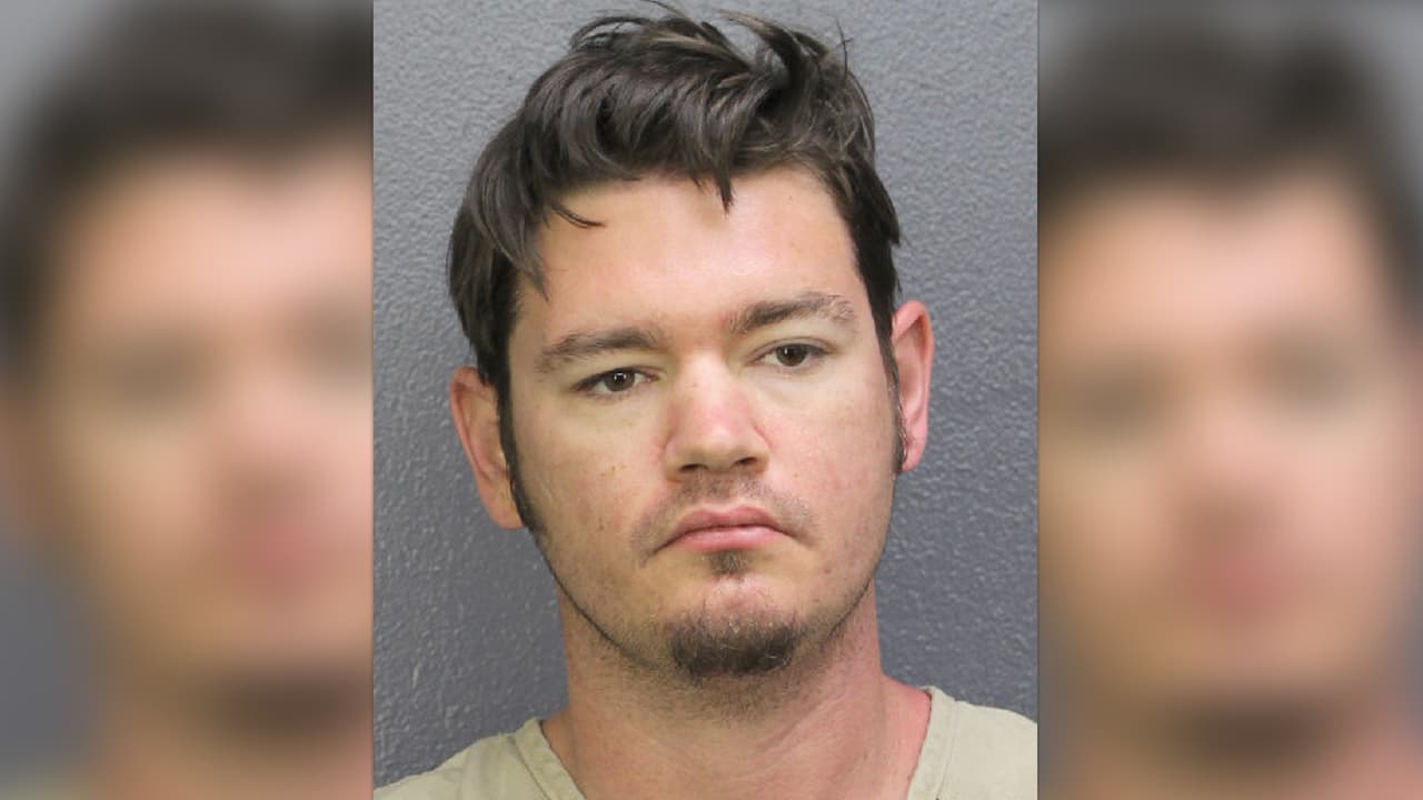 Acusan a un hombre de matar a su amigo a batazos y luego esconder el cuerpo debajo de su cama