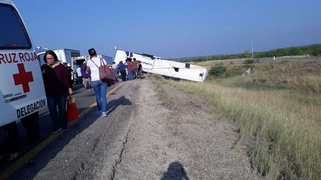 Al menos un muerto tras accidente de un autobús que viajaba de Houston a Monterrey en México