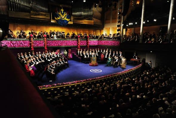 La celebración de los premios Nobel 2010 se llevó a cabo en Estocolmo, Suecia, y Oslo, Noruega. El Concert Hall en Oslo fue el recinto donde se otorgó el Nobel de la Paz, que no pudo ser entregado ya que su ganador, el disidente chino Lui Xiabo, se encuentra preso en China.