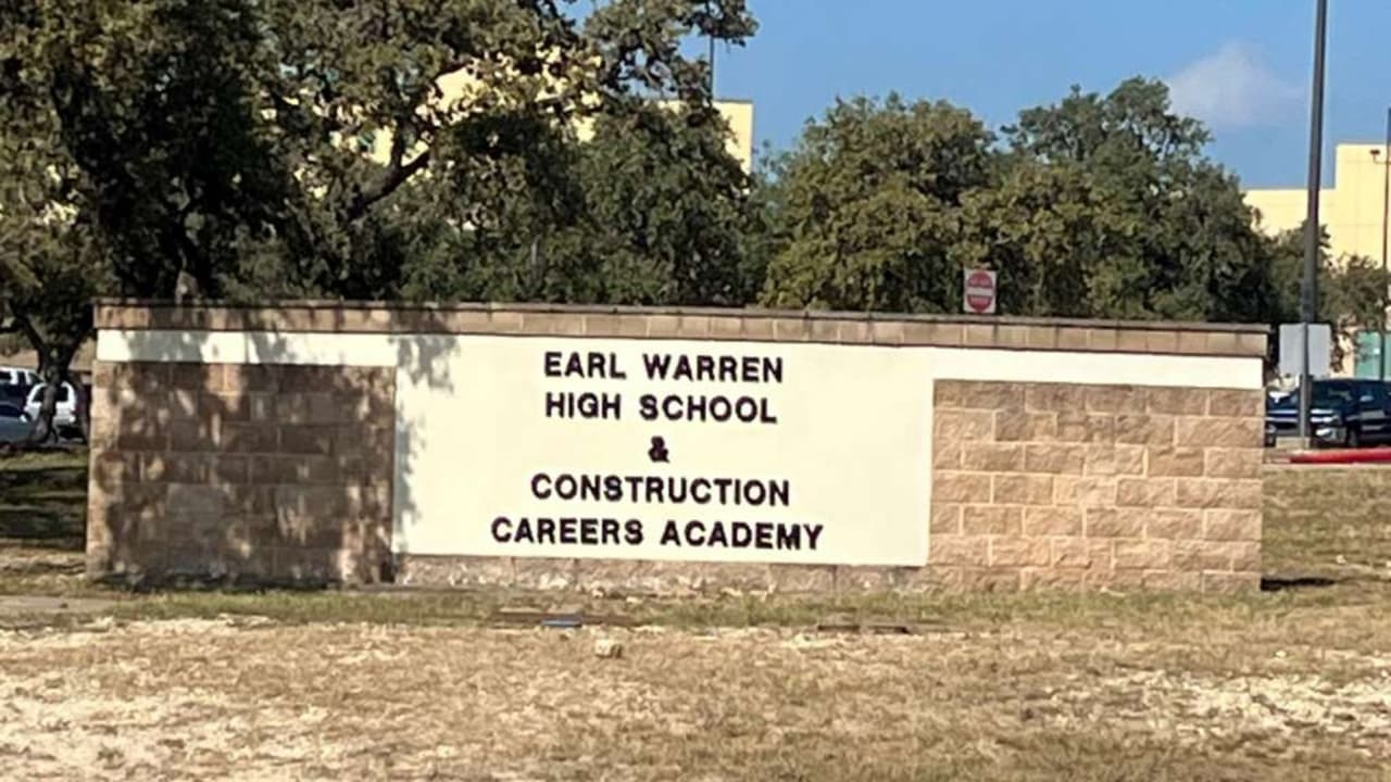 Joven ingresa armada a preparatoria Earl Warren en San Antonio; la arrestan con arma cargada