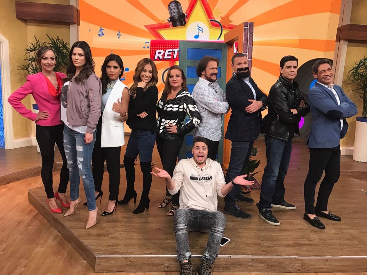 Canciones de dolor y para adoloridos. ¡Qué mejor manera de darle la bienvenida al fin de semana!