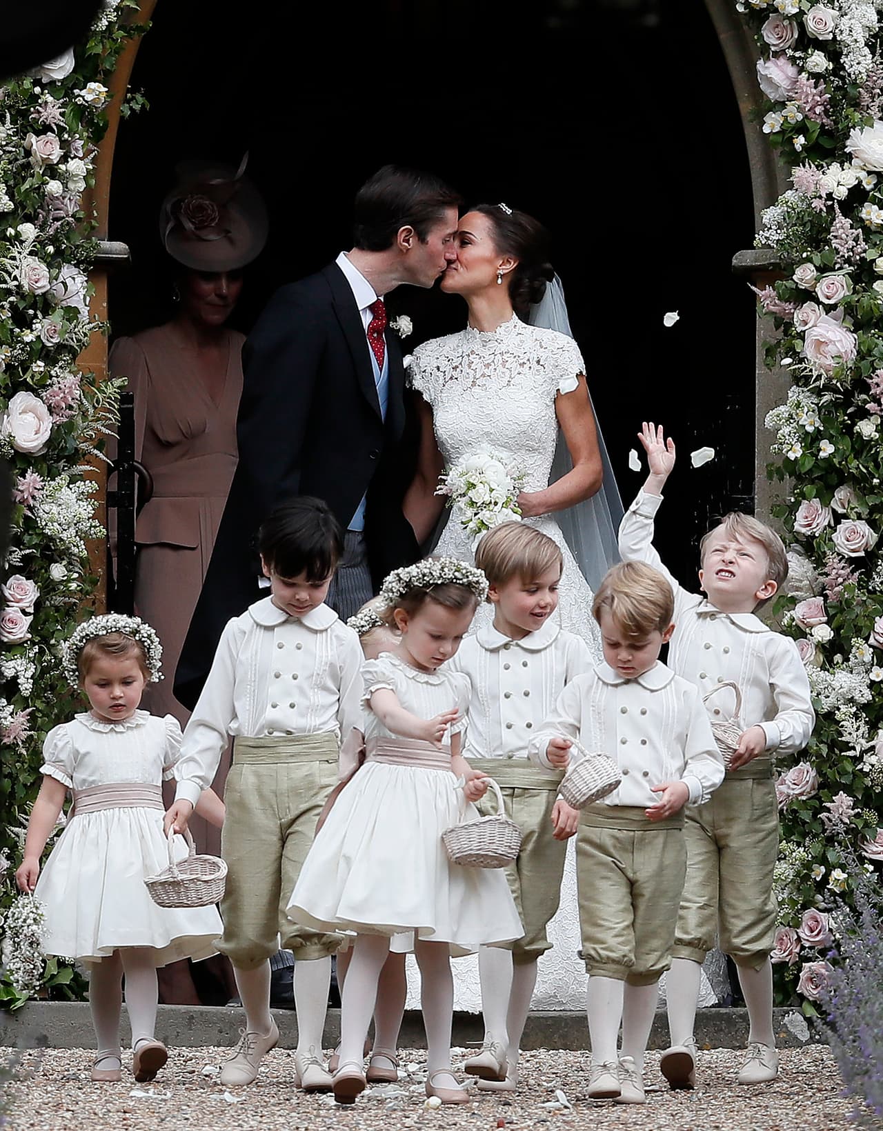 Los hijos mayores del príncipe William y Kate Middleton también participaron en la boda de su tía Pippa Middleton, la hermana de la duquesa de Cambridge.
<br>