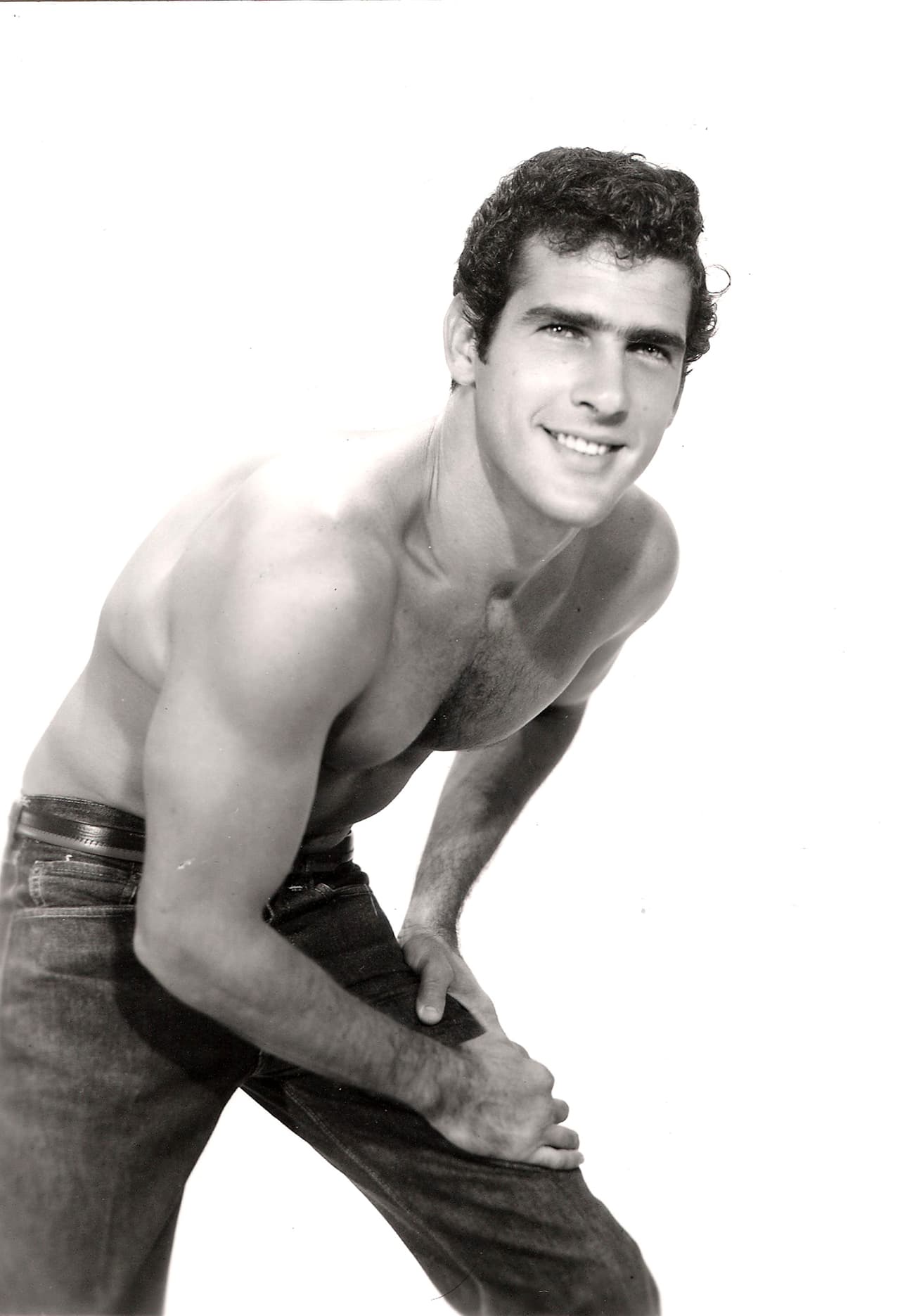 El actor de 
<a href="https://vix.com/es/detail/video-3302362?utm_medium=internal_referral&utm_source=univision&utm_campaign=evergreen&utm_content=ed_entertainment&utm_term=article" target="_blank">'Los Juniors' (que puedes ver gratis en ViX)</a> incluso confesó en una entrevista la competencia que mantuvo con Julio Iglesias durante una década, por el título del más mujeriego.