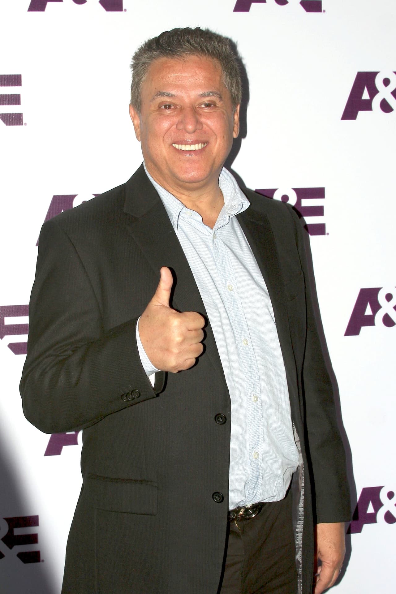 El 7 de junio de 1999, en la Ciudad de México, el padre de Paul Stanley fue asesinado afuera de un restaurante. Mario Bezares y Paola Durante 
<b><a href="https://www.univision.com/radio/radio-nacional/asi-vive-hoy-en-dia-paola-durante-la-edecan-de-paco-stanley-que-fue-sospechosa-de-su-asesinato-fotos" target="_blank">fueron absueltos por falta de pruebas.</a></b>