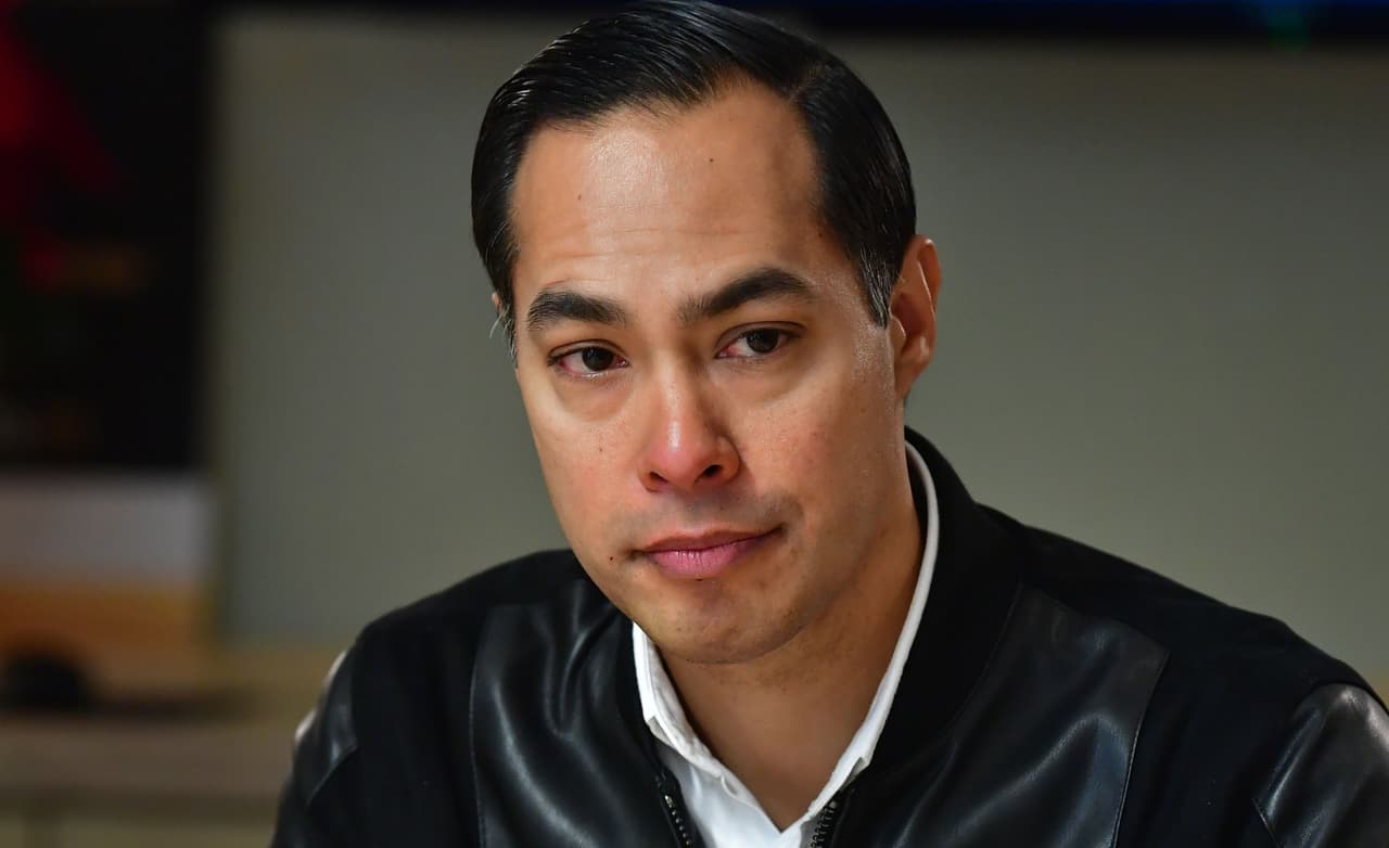 El excandidato presidencial Julián Castro mencionó el segmento dedicado a los inmigrantes de la convención y recordó su historia personal. 
<br>
<br>"Este homenaje a la historia inmigrante [de Estados Unidos] es un poderoso recordatorio de lo que nos jugamos en noviembre. Mi abuela, huérfana, llegó a Estados Unidos siendo huérfana,casi sin tener nada. Dos generaciones después, yo tuve la oportunidad de competir por la presidencia de Estados Unidos. Joe Biden ayudará a restaurar ese sueño", 
<a href="https://twitter.com/JulianCastro/status/1296262366192193536?s=20" target="_blank">comentó</a>.
