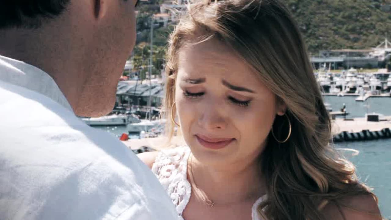 Ricardo le aconsejó a Sofía no resistirse al amor pues ella le dijo que no pensaba encontrarlo por los cuidados que requería su madre. Después de que ella comenzó a verlo con otros ojos, él descubrió que no solamente la quería como amiga.