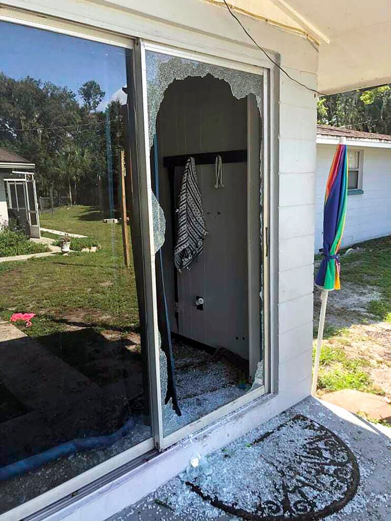 <b><a href="https://www.univision.com/noticias/estados-unidos/marine-mata-madre-bebe-tres-meses-lakeland-florida">7. Tiroteo 'al azar' en una vivienda de Lakeland, Florida</a></b>.
<br>El domingo 5 de septiembre un exinfante de la Marina
<b>mató a tiros a cuatro personas,</b> entre ellas a
<b> una madre que llevaba a su bebé de tres meses en brazos.</b> El sospechoso fue puesto bajo custodia de las autoridades y al parecer presentaba problemas de salud mental.