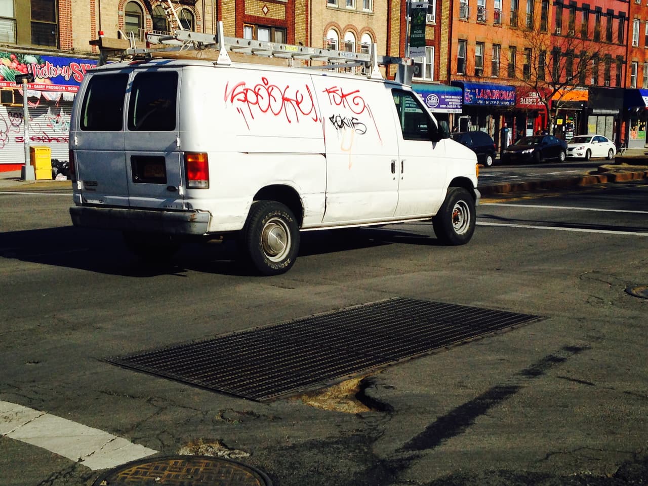 Los residentes de Sunset Park reportan baches en sus calles.