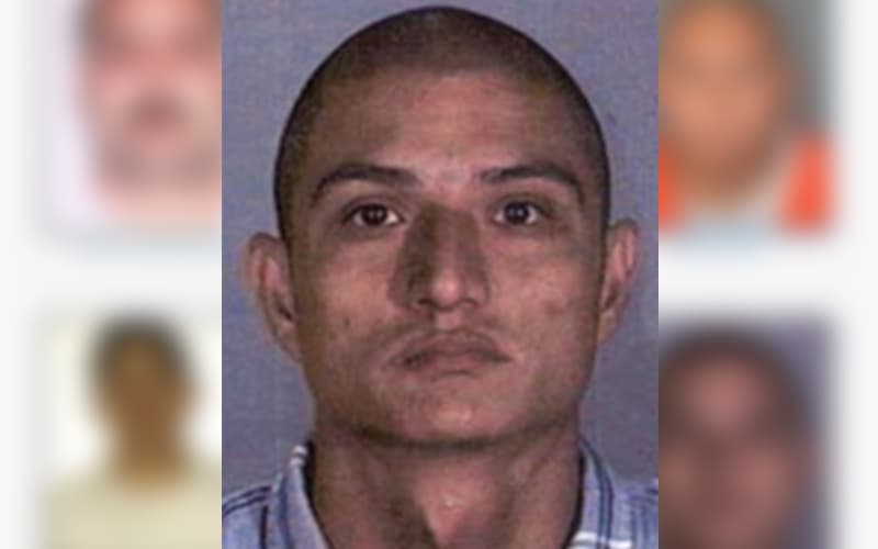 <b>Rubén Villa </b>es acusado de haber disparado contra el conductor de un vehículo el 14 de octubre de 2005. El sospechoso detonó varios balazos y luego se fugó del lugar de los hechos. Autoridades no han logrado su captura y tampoco han ubicado el arma que se utilizó en el mortal incidente. Si ve a Villa, no se le acerque al sospechoso ya que podría estar armado.