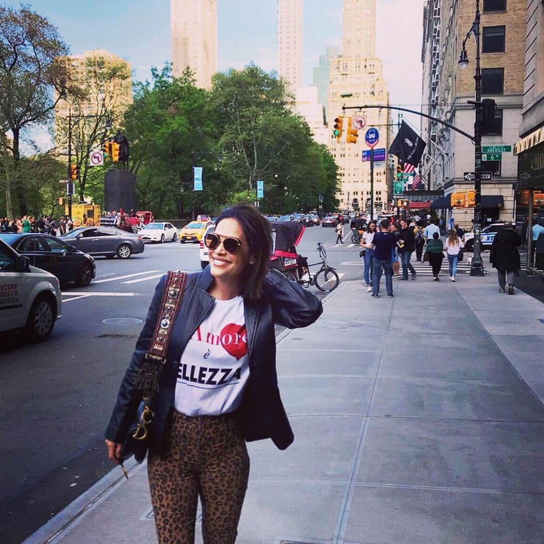 Además, Karla viajó a Nueva York, uno de sus lugares favoritos. Muy contenta la vimos paseando y disfrutando de deliciosos platillos.