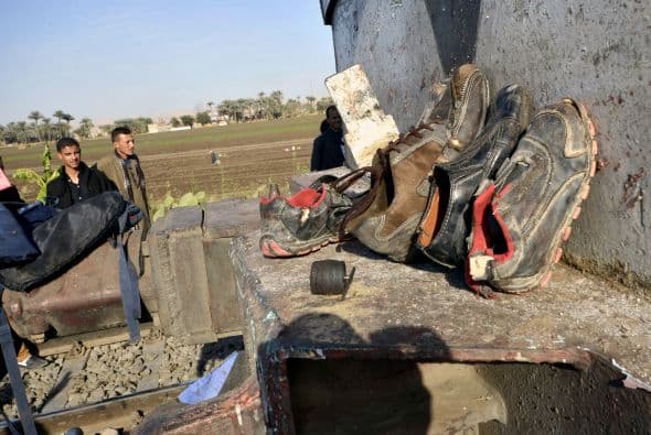 La mayor tragedia ferroviaria de la historia de Egipto ocurrió en 2002, tras el incendio de un tren que cubría el trayecto entre El Cairo y Luxor, en el que murieron 376 personas.