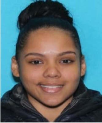 <h3 class="cms-H3-H3">Elizabeth Sánchez</h3>
<br>
<br>Esta joven estadounidense de 25 años está acusada de conspirar
<b> para transportar a una persona entre varios estados para involucrarla en la prostitución. </b>
<br>
<br>La agencia dice que Sánchez traficaba sexualmente utilizando
<a href="https://www.fbi.gov/wanted/human-trafficking/elizabeth-sanchez" target="_blank">operaciones fraudulentas</a>
<b>y la fuerza contra las víctimas. </b>
<br>
<br>El pasado 21 de septiembre de 2020
<b>se emitió una orden de arresto federal</b> contra Sánchez en el Tribunal de Distrito de los EEUU en Nueva Jersey.
<br>
<br>El FBI dice que esta mujer fue vista por última vez en Filadelfia, aunque aclara que
<b> suele visitar Florida, Texas, Georgia, Nevada y Nueva Jersey. </b>
<br>
<br>La agencia
<b>ofrece una recompensa de hasta 2,500 dólares </b>por información que conduzca a su arresto.
<br>