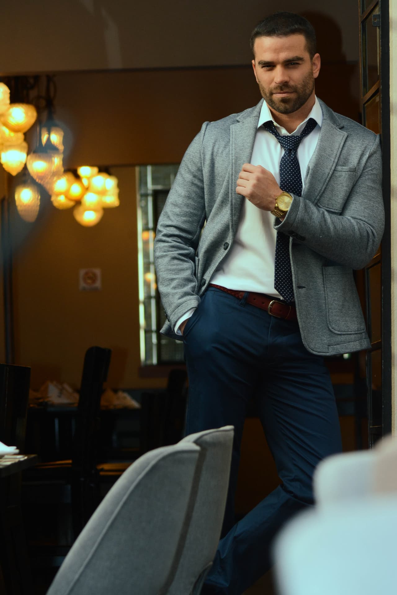 Alejandro Nones nació el 9 de diciembre de 1982 en Caracas, Venezuela, pero se mudó a México para iniciar su carrera como actor.