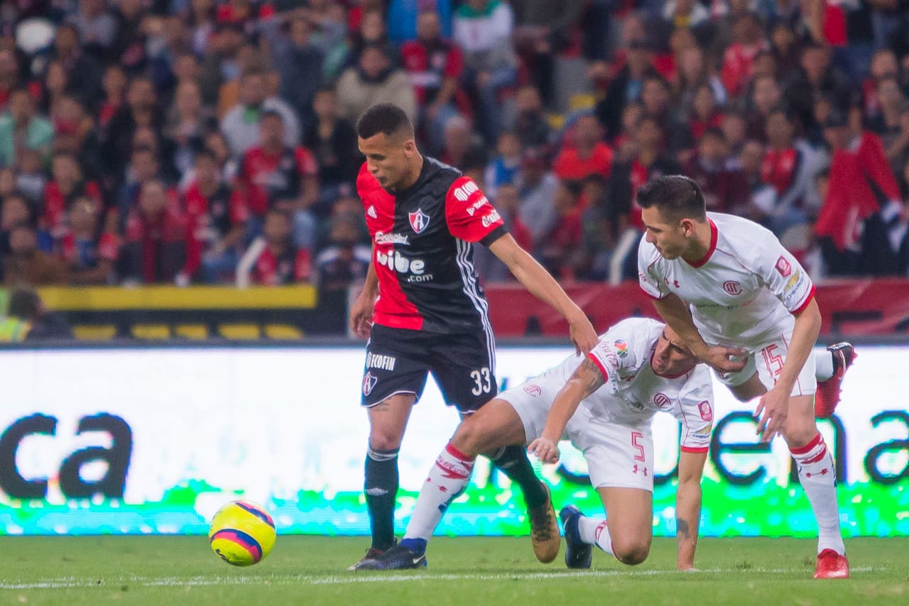Lo que quedó de la primera mitad fue más de lo mismo. Unos Diablos tirados al frente ante un Atlas desdibujado.