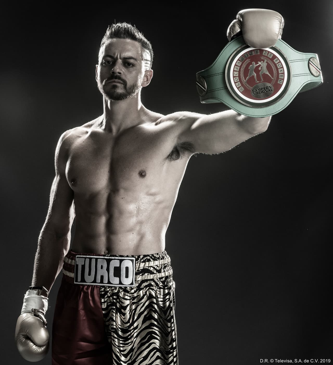 <b>Alfredo Gatica</b> será
<b>Ariel 'El Turco' Nacif</b>, acérrimo rival de Ringo no solo en el ring, también en el amor.