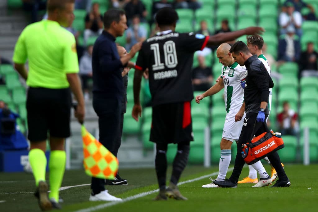 El PSV gana por tres goles al Groningen de Robben, quien dejó el campo tras una lesión. Cody Gakpo marcó doblete y el tercer tanto fue por parte de Donyell Malen. El mexicano Erick Gutierrez se encuentra lesionado.