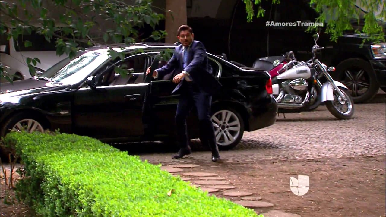 Pero no contaban con que Santiago llegaría justo en ese momento.