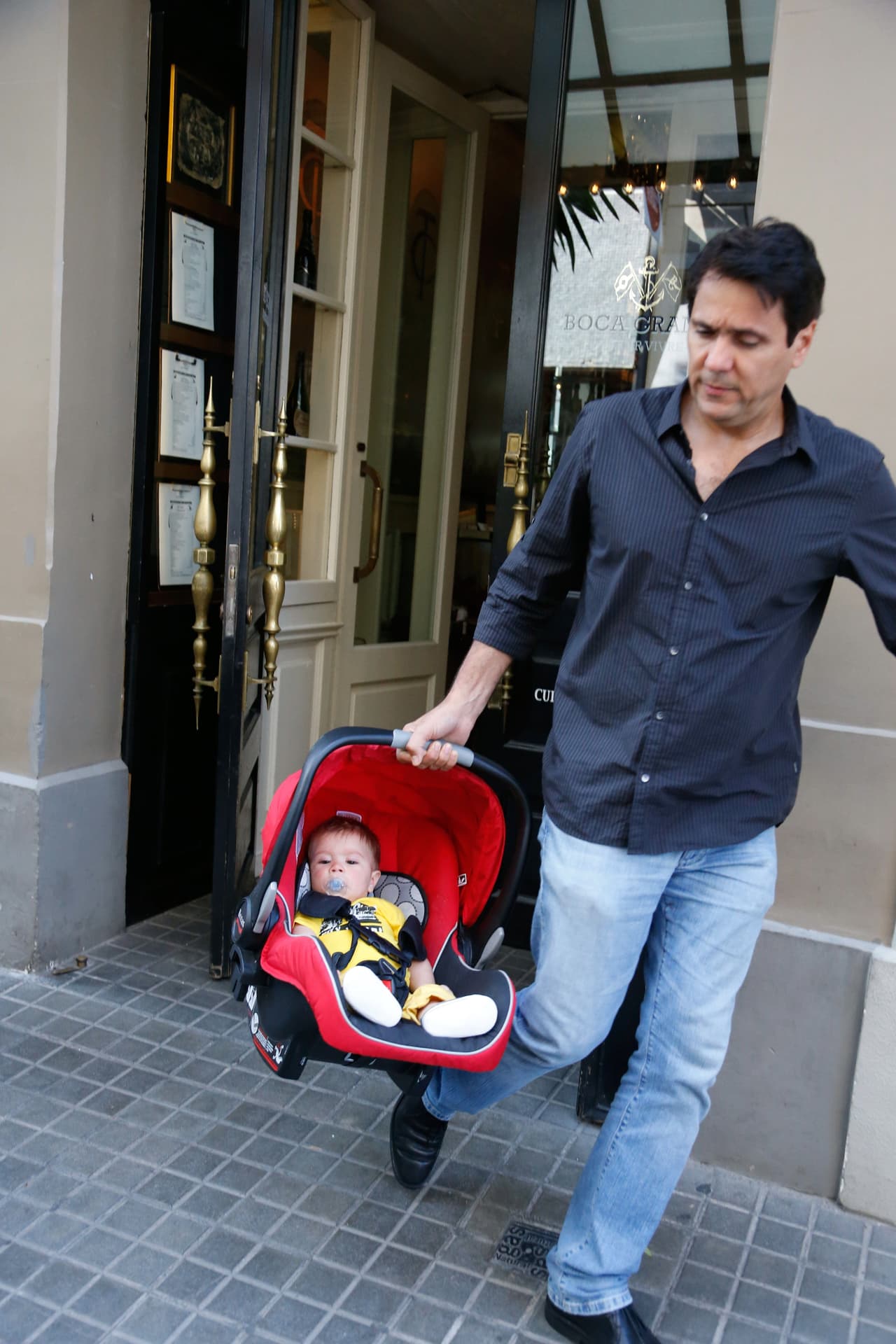 El nene está enorme y muy guapo.