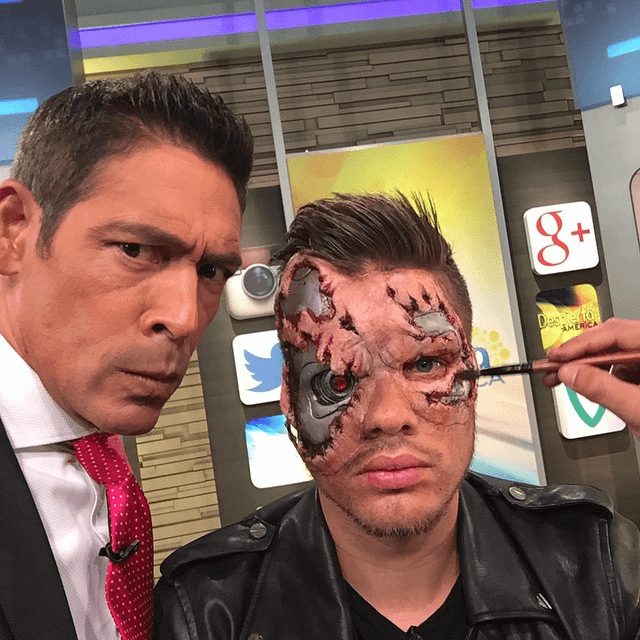 'Buenosdias aquí con #terminatorgenisys @williamvaldestv como dos gotas de agua' dijo Johnny