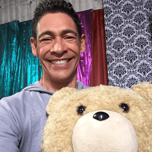 'Buenos dias hoy es Viernesssssssssss aquí con mi nuevo #mejoramigo #ted2 en @despiertaamericatv' compartióJohnny