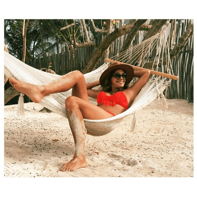 'Esperando la puesta de sol... #Tulum #miMexico #caribeMexicano' dijo Karla