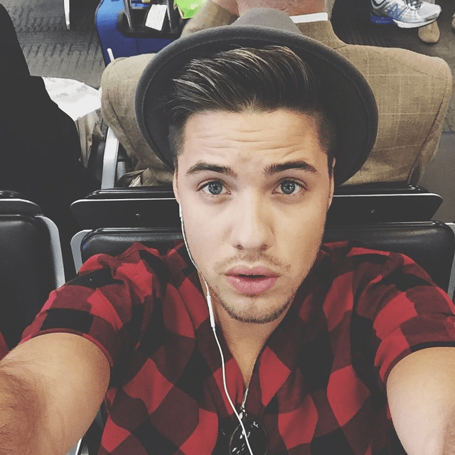 'Me despido, nos vamos para #Cuba ✈️ #SeFormoLaGozadera #FamilyTime' dijo Willy