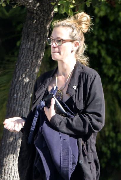 Notamos que casi no traía maquillaje.