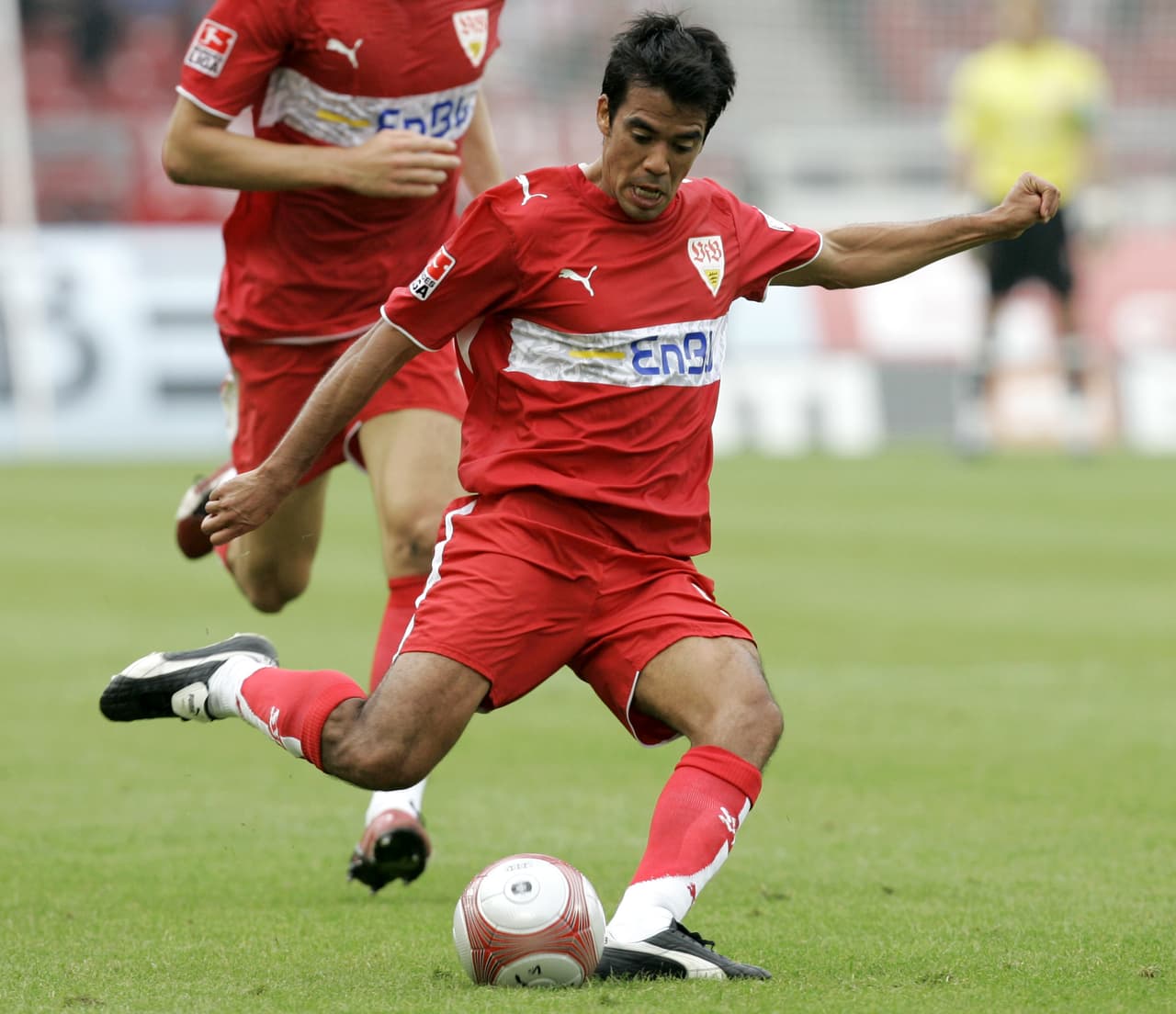<b>El mexicano Pavel Pardo</b>
<br>El jugador que conquistó Stuttgart, pues su entrega, clase de juego, liderazgo y la manera de dar todo en la cancha, logró dejar huella en la Bundesliga.