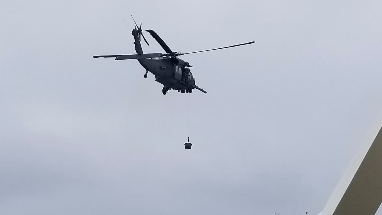 El jueves los Centros para el Control y Prevención de Enfermedades (CDC) enviaron a la embarcación pruebas de coronavirus a bordo de helicópteros de la Guardia Nacional para recolectar muestras de 46 pasajeros y tripulantes para ser procesadas en el laboratorio que opera el Departamento de Salud de California en Richmond.