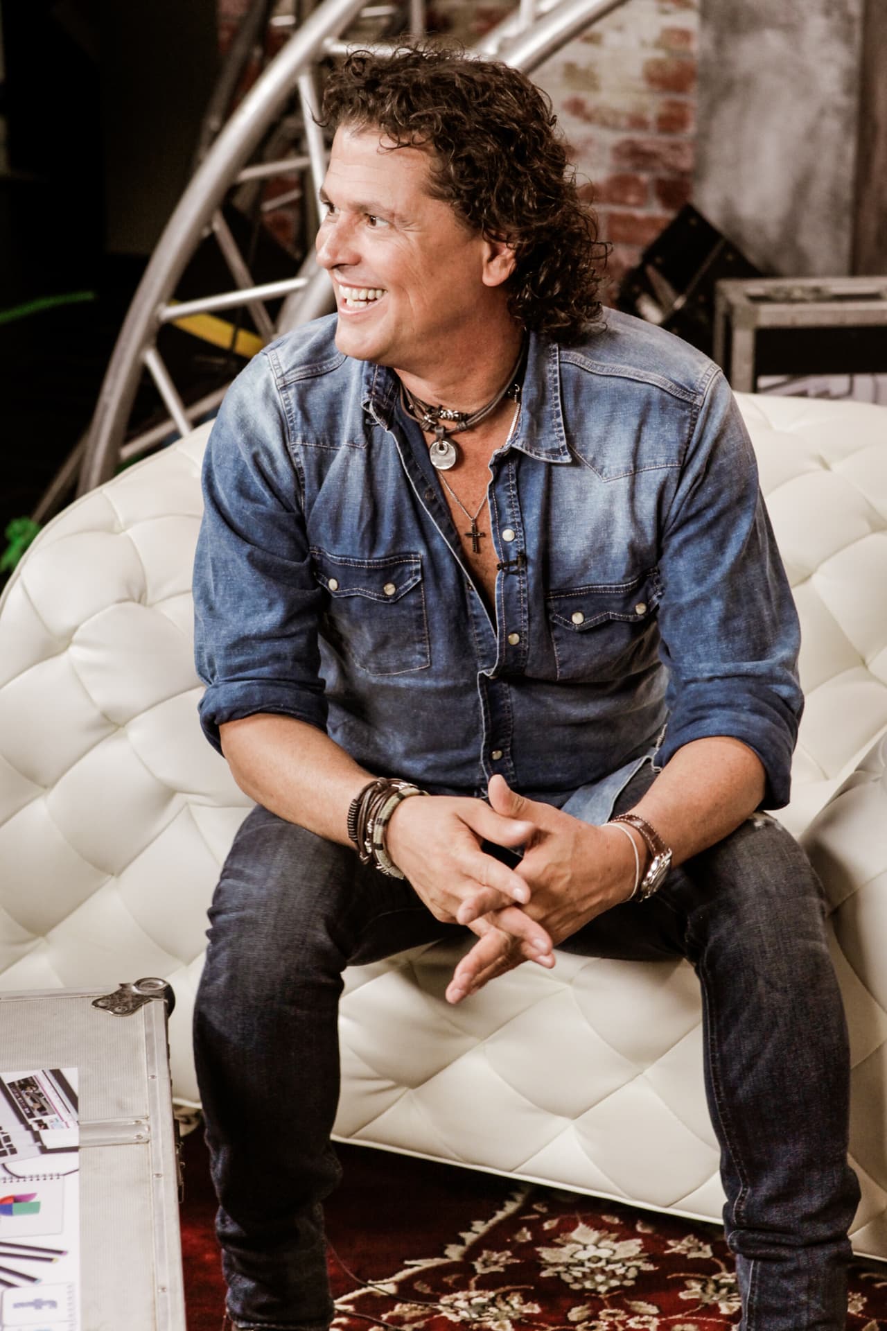 El señor Carlos Vives llegó a Premio Lo Nuestro.