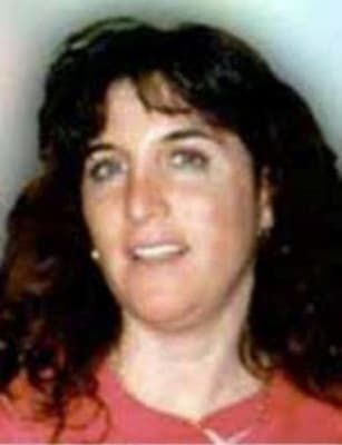 <h3 class="cms-H3-H3">Ann Kibalo</h3>
<br>
<br>El FBI acusa a esta mujer de 57 años, oriunda de Nueva York, 
<a href="https://www.fbi.gov/wanted/parental-kidnappings/ann-kibalo" target="_blank">de no devolver a su hija, Samanta</a>, al padre de la niña, luego de una visita de fin de semana autorizada por la corte, luego de que él recibió la custodia de la menor. 
<br>
<br>Kibalo tuvo que devolver a la niña el pasado 3 de febrero de 2001, pero no lo hizo. 
<br>
<br>Las autoridades emitieron una orden de arresto federal en el Tribunal de Distrito de los Estados Unidos, White Plains, Nueva York, acusándola de fuga ilegal para evitar el enjuiciamiento.
<br>
<br>Se cree que Kibalo y su hija pueden estar en Nueva York.
<br>