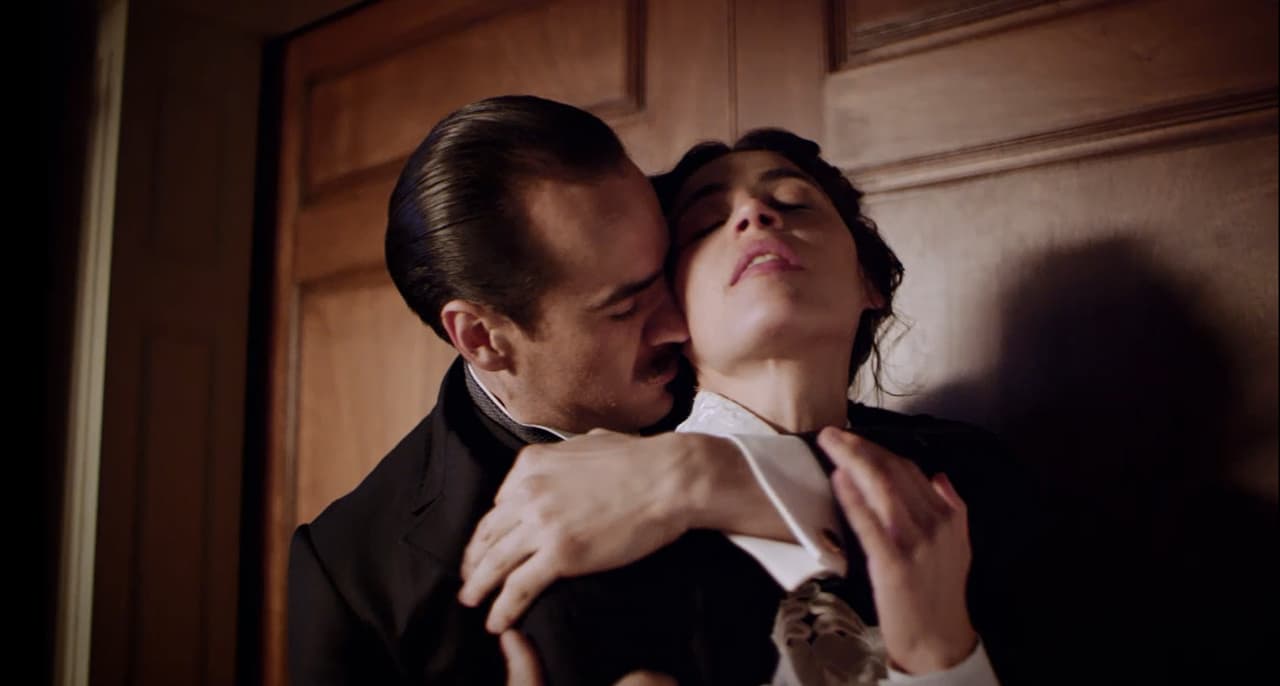 Diego además de ambicioso es desleal.