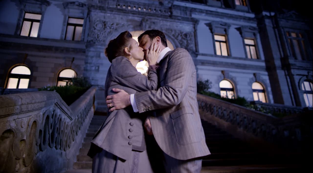 Él siempre ha querido ser el Director del hotel.