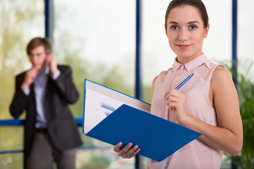 <b>Aries</b>
<br>
<b>Compromisos serios</b>
<br> No habrá dificultades, aunque con Mercurio retrógrado cuídate de las apariencias, ariano. Caminarás con paso firme en el sendero amoroso. Lo más adecuado es que tomes todo con calma, aún las noticias que te desagraden ya que muchas de ellas serán producto de la mente calenturienta de gentes emocionalmente inestables. Con un toque de control de tu parte, todo se volverá un verdadero chiste. El amor incide fuertemente en tu forma de proyectarte, es el tiempo de los compromisos serios.