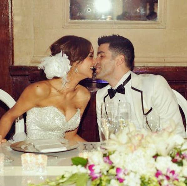 La pareja comenzó su noviazgo el 28 de marzo de 2008 y 
<b><a href="https://www.univision.com/shows/despierta-america/con-lagrimas-de-emocion-alejandra-espinoza-recordo-el-dia-de-su-boda">llegaron al altar el 10 de septiembre de 2011</a></b> en Puerto Rico, país natal de Aníbal.
<br>