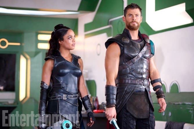 En esta tercera parte, Thor llega al desolado planeta Sakaar, en donde vive una nueva y peligrosa aventura junto a nuevos personajes como el de Valkyrie, interpretada por Tessa Thompson.
