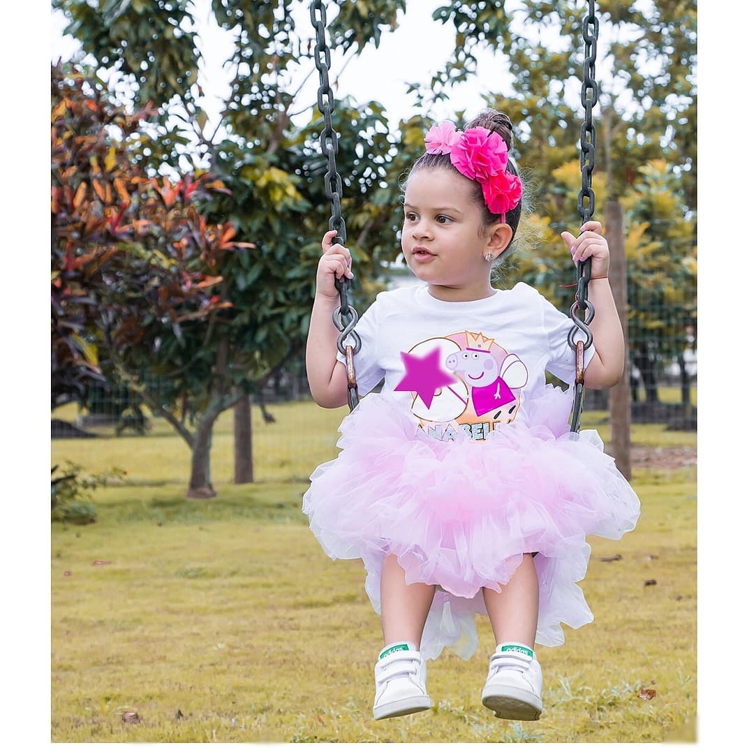 Anabella cumplió 3 años y lució un hermoso vestuario de la cerdita animada.