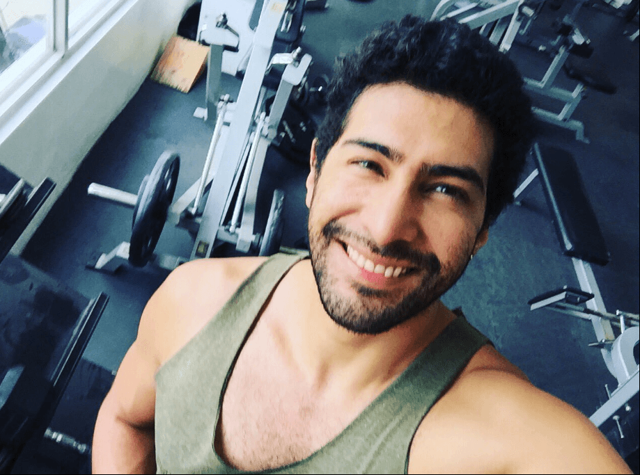 Ianis comparte con sus seguidores los momentos de preparación para su personaje.