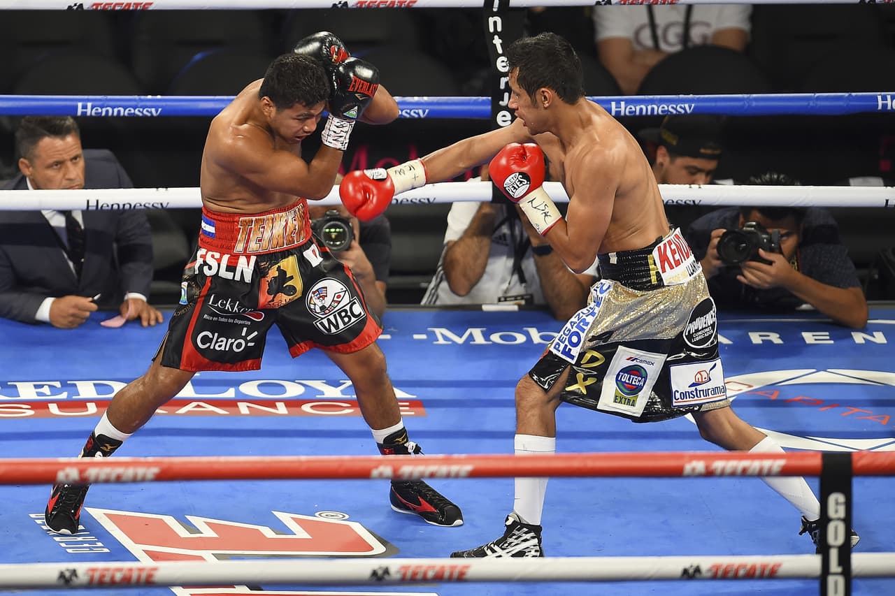 Su rival fue el mexicano y oriundo del Distrito Federal Moisés Fuentes (der), quien en la previa de la pelea dijo que se sentía agradecido por la oportunidad de pelear con el nicaragüense.