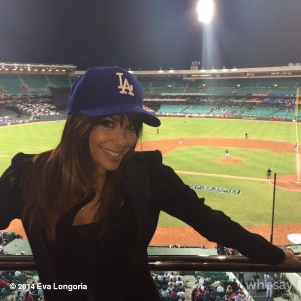 Eva Longoria, aunque es oriunda de Texas, también se la visto apoyar a los Dodgers.