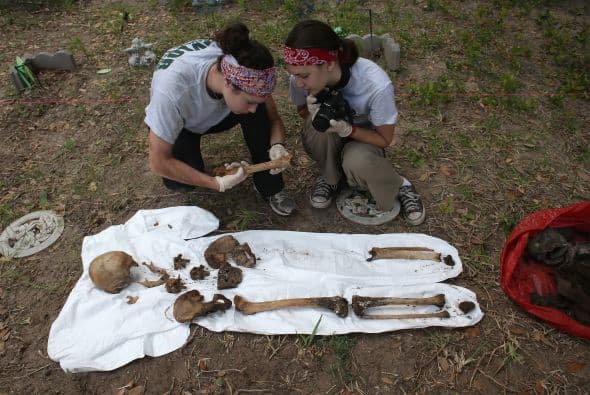 Burocracia impide a Texas identificar restos de indocumentados